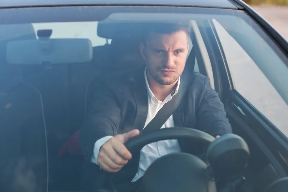What’s the Difference Between Defensive and Aggressive Driving?